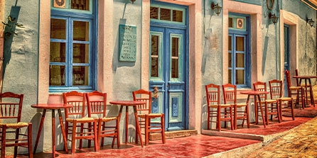 九游娱乐app下载-冠军赛终场哨响，球员泪洒赛场写下难忘瞬间，冠军被推出赛道